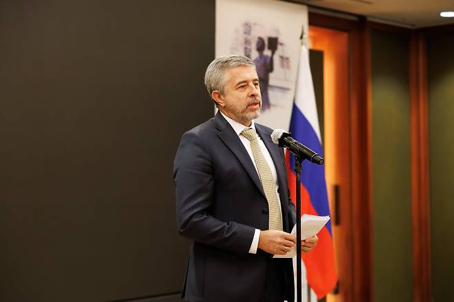 게오르기 지노비예프 주한 러시아 대사가 축사하고 있다./뿌쉬낀문화원