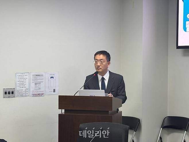 이해영 서울대병원 교수가 19일 국회에서 열린 ‘심장질환 법·제도 공백 해소-보장성 강화와 인프라 확충 토론회’에서 주제발표를 하고 있다. ⓒ데일리안 김효경 기자