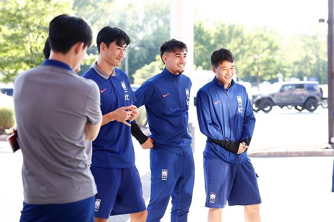 대표팀 이태석(오른쪽부터)과 옌스 카스트로프, 서민우. 사진=대한축구협회