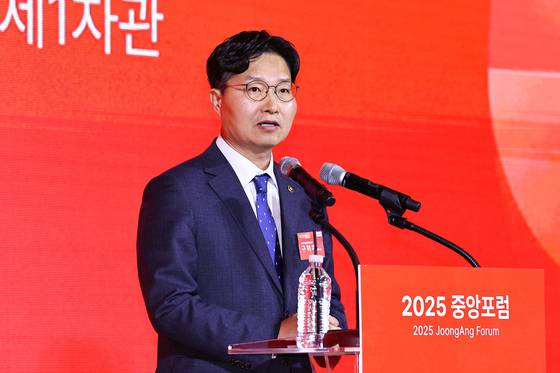 '2025 중앙포럼'이 'AI 시대 새로운 리더십-대한민국의 길을 묻다'를 주제로 19일 서울 롯데호텔 열렸다. 이날 구혁채 과학기술정보통신부 제1차관이 기조연설 하고 있다. 김종호 기자