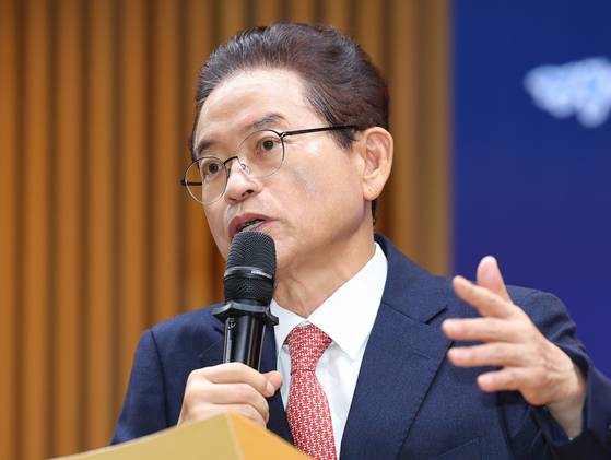 19일 경북 안동시 경북도청 다목적홀에서 열린 '포스트 APEC 추진 전략 보고회'에서 이철우 경북도지사가 발표하고 있다. 사진 경북도