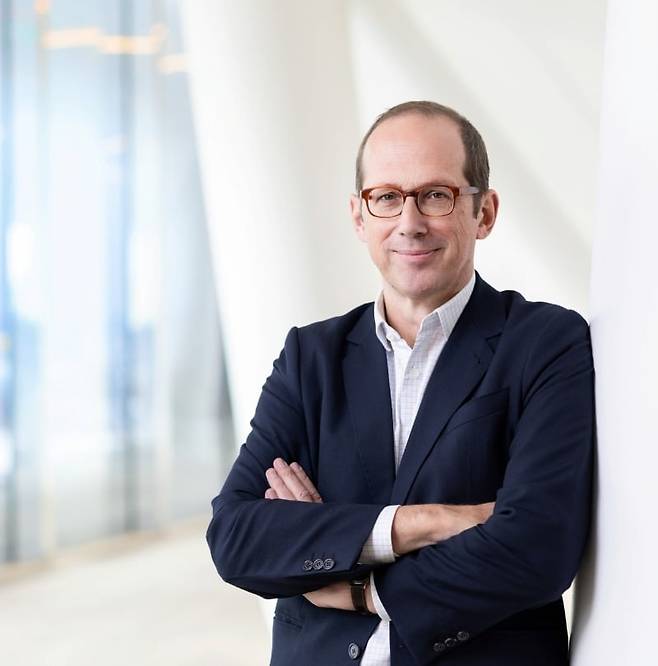 엘브필하모니 총감독 크리스토프 리벤 조이터 / 사진. © Werner Bartsch