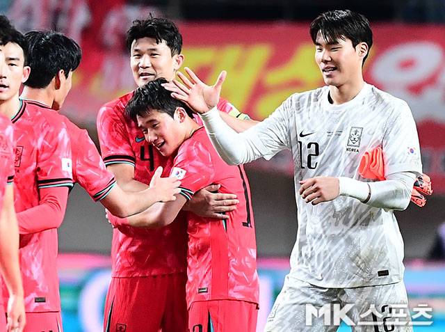 국가대표로서 데뷔골을 넣는 건 축구 선수라면 누구나 꿈꾸는 일. 이태석에게는 어떻게 다가왔을까. 그는 “상당히 기분 좋다. 사실 골을 넣고 어떤 세리머니를 해야 할지 몰라서 그냥 코너 쪽으로 달려갔는데 나름 잘 마무리한 것 같다”고 밝혔다. 사진(상암 서울)=김영구 기자