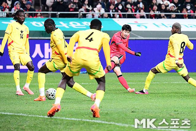 이강인은 경기 후 “최선을 다해서 준비했고 경기를 뛰었다. 오늘 뛰지 못한 선수들에게도 감사하다. 추운 날씨에도 응원해준 팬분들에게 또 감사하다”고 이야기했다. 사진(상암 서울)=김영구 기자