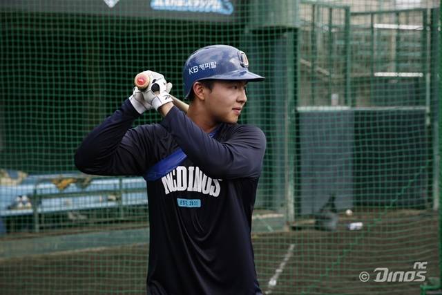 오키나와 CAMP 1에서 구슬땀을 흘리고 있는 김휘집. 사진=NC 제공