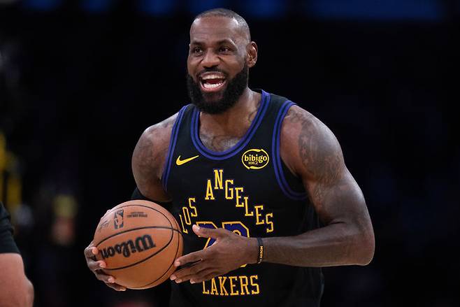 [로스엔젤레스=AP/뉴시스] 미국프로농구(NBA) LA 레이커스의 르브론 제임스. 2025.11.19.