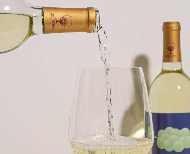 경북 상주 젤코바 와이너리의 ‘샤인머스캣’으로 만든 ‘스위트 청운’. 젤코바