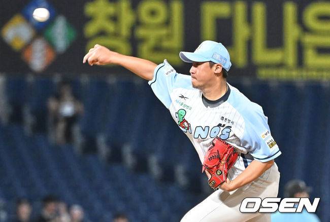 [OSEN=창원, 이석우 기자] 24일 창원NC파크에서 2025 신한 SOL 뱅크 KBO 리그 NC 다이노스와 KT 위즈의 경기가 열렸다. 홈팀 NC는 목지훈이, 방문팀 KT는 배제성이 선발 출전했다. NC 다이노스 이용찬이 역투하고 있다. 2025.07.24 / foto0307@osen.co.kr