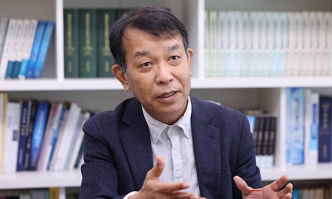 최근 한·미 정상회담을 계기로 촉발된 한국의 핵추진잠수함(핵잠) 도입 문제가 논란인 가운데 군사전문가인 김종대 전 정의당 의원은 지난 17일 세계일보와의 인터뷰에서 “핵잠이 21세기 전장 환경과 한국의 안보에 과연 적합한 군사 자산인지는 냉철하게 따져볼 필요가 있다”고 말했다. 남정탁 기자