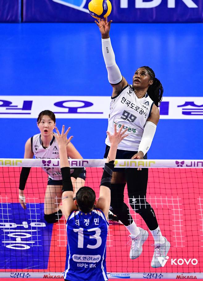 한국도로공사 모마(오른쪽). KOVO 제공