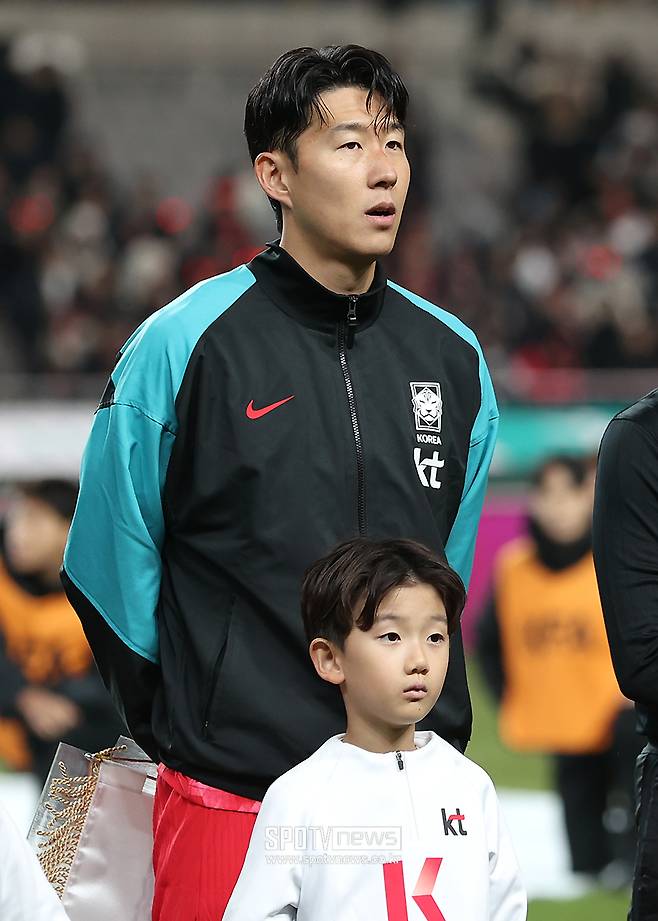 ▲ 한국과 가나의 친선 경기가 18일 오후 서울월드컵경기장에서 열렸다. 손흥민이 관중석을 바라보고 있다.&nbsp; ⓒ곽혜미 기자