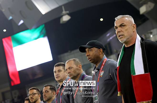 ▲ 지난 3월 성적 부진으로 벤투 감독을 경질하고 수원삼성에서 뛰었던 올리를 새로운 사령탑으로 세운 UAE. 아시아지역 4차예선까지 통과해 어렵사리 대륙간 플레이오프 진출권을 놓고 이라크와 다퉜으나 1무 1패로 탈락했다.