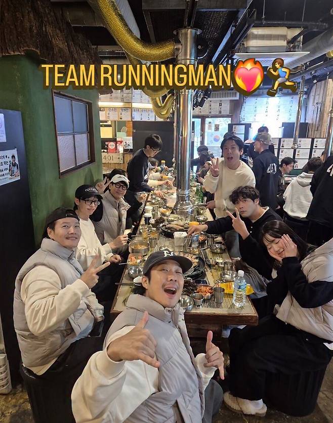 ▲ '런닝맨' 단체 회식 사진. 출처| 김종국, 하하 식당 계정