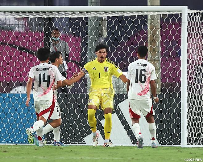 19일(한국시간) 카타르 도하의 어스파이어존에서 열린 2025 FIFA U-17 월드컵 16강전 북한-일본전 경기 모습. /사진=FIFA 제공