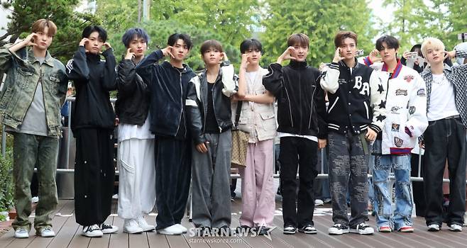 그룹 판타지보이즈가 13일 오전 서울 영등포구 여의도동 KBS 신관홀에서 진행된 KBS2 '뮤직뱅크' 리허설에 참석하며 포즈를 취하고 있다. 2023.10.13 /사진=김창현