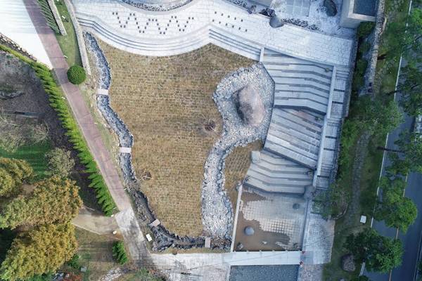 하동군이 하동읍 광평리에 위치한 송림공원에서 무당바위 복원 등 개선 사업을 추진했다. 사진은 새단장한 하동 송림공원. / 하동군