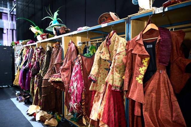 뮤지컬 ‘위키드’ 백스테이지 의상 벙커 모습. 에스앤코 제공