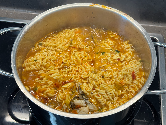 국물이 시원하고 얼큰한 인생 굴라면 완성된 모습