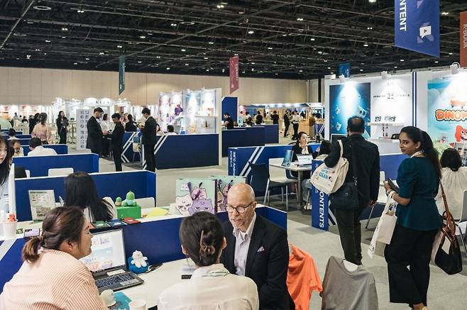 콘진원은 11월 15일부터 18일까지 아랍에미리트(UAE) 두바이의 글로벌 빌리지와 월드트레이드센터에서 '2025 K-엑스포: 올 어바웃 케이 스타일(All about K-style)'을 성공적으로 개최했다. 사진=콘진원