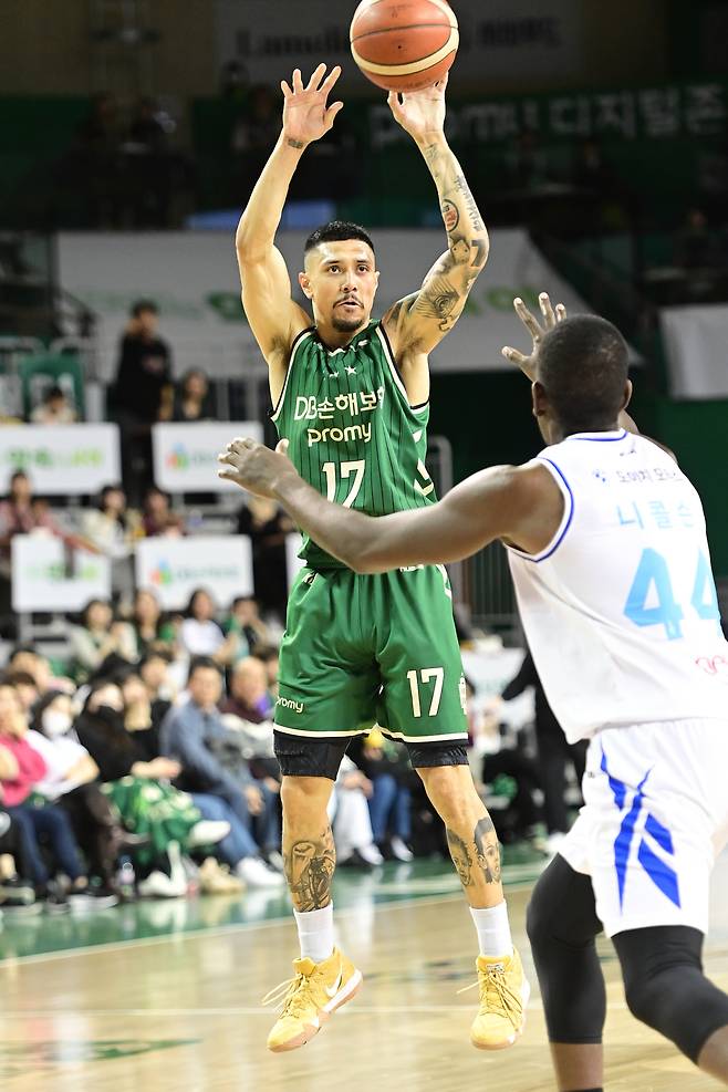 원주 DB 이선 알바노가 20일 원주DB프로미아레나에서 열린 2025-26 프로농구 서울 삼성과 홈 경기에서 26점 8리바운드 10어시스트 6스틸로 활약했다. (KBL 제공)