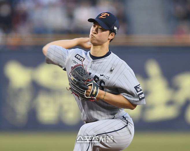 한화 선발투수 엄상백이 잠실구장에서 열린 2025 KBO 리그 LG와 경기에서 역투하고 있다. 잠실 | 최승섭기자 thunder@sportsseoul.com