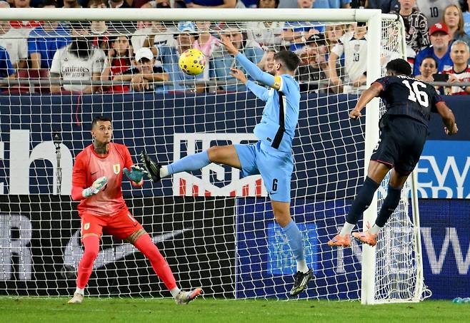 United States' Alex Freeman (16) scores on Uruguay goalie Cristopher Fiermarin (1) as Rodrigo Bentancur (6) defends during the first half of an international friendly soccer game Tuesday, <저작권자(c) AP연합뉴스, 무단 전재-재배포, AI 학습 및 활용 금지>