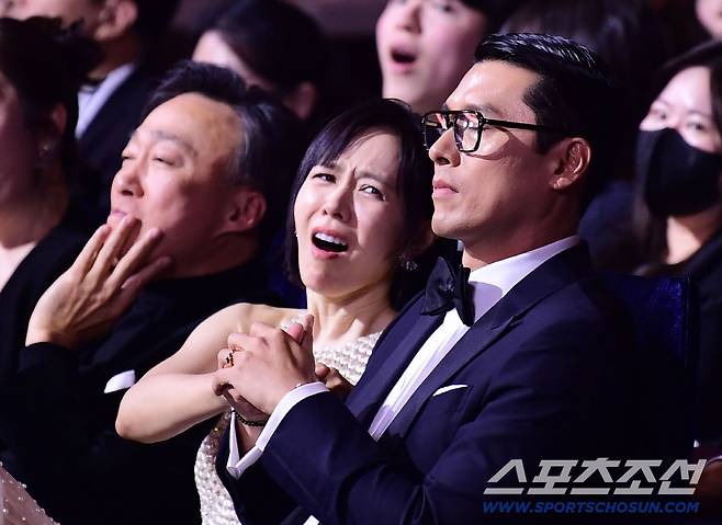 남우주연상에 현빈이 호명되자 아내 손예진이 더 감격스러워했다. 송정헌 기자songs@sportschosun.com