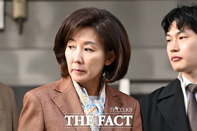 나경원 국민의힘 의원이 20일 오후 서울 양천구 서울남부지방법원에서 열린 패스트트랙 충돌 사건 1심 선고 공판을 마친 뒤 법정을 나서고 있다. / 서예원 기자