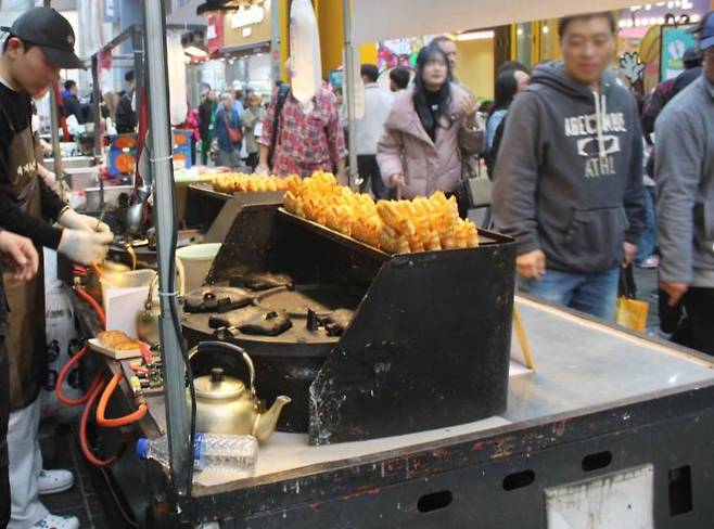 한국 여행 브이로그와 K드라마, 예능 등에서 반복 등장한 붕어빵은 외국 소비자들에게 '한국에 가면 반드시 먹어야 할 길거리 음식'이라는 인식을 심어 줬다. 게티이미지