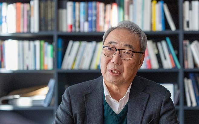 2025년 11월 14일 경기도 성남시 PSK 판교캠퍼스. 인재 양성 위해 20억원 기부하는 반도체 장비 회사 피에스케이홀딩스 박경수 회장이 본지와 인터뷰를 갖고 있다. /김지호 기자