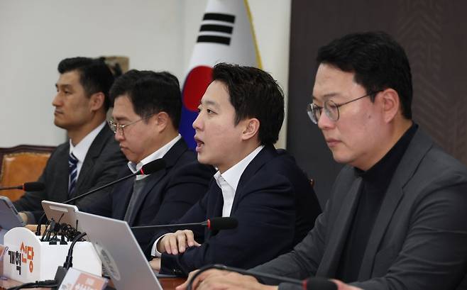 이준석 개혁신당 대표가 17일 오전 서울 여의도 국회에서 열린 최고위원회의에서 발언을 하고 있다. /사진=뉴시스