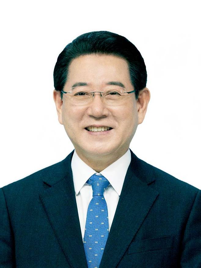 전남도는 20일 정부에서 광양시를 '산업위기 선제대응지역'으로 지정한 데 대해 김영록 지사<사진>가 환영문을 발표하고, 광양 철강산업을 다시 한번 대한민국 산업 중흥의 선봉에 세우겠다는 의지를 다졌다고 밝혔다. 전남도 제공