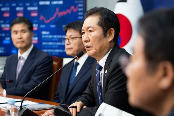 정청래 더불어민주당 대표가 20일 서울 여의도 국회에서 열린 호남발전과제 보고회에서 모두 발언을 하고 있다. 뉴스1