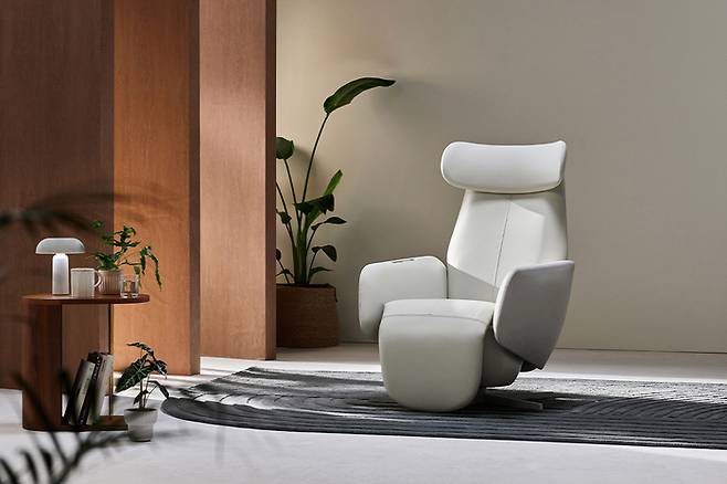 세라젬의 체어형 의료기기 ‘셀트론 순환 체어’.