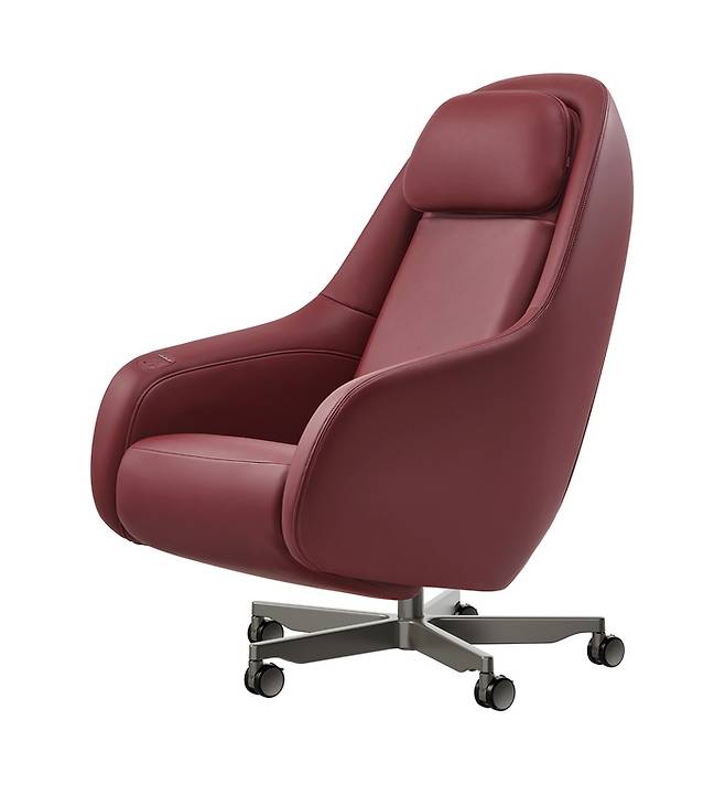 코웨이의 ‘비렉스 트리플체어’.