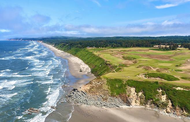 포틀랜드 남서쪽 해안에 있는 오리건주 밴든 듄스 골프장