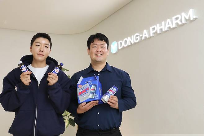 동아제약 박카스사업부 마케팅팀 김근배 책임(왼쪽)과 나경문 선임이 헤럴드경제와 인터뷰를 하고 있다. 최은지 기자.