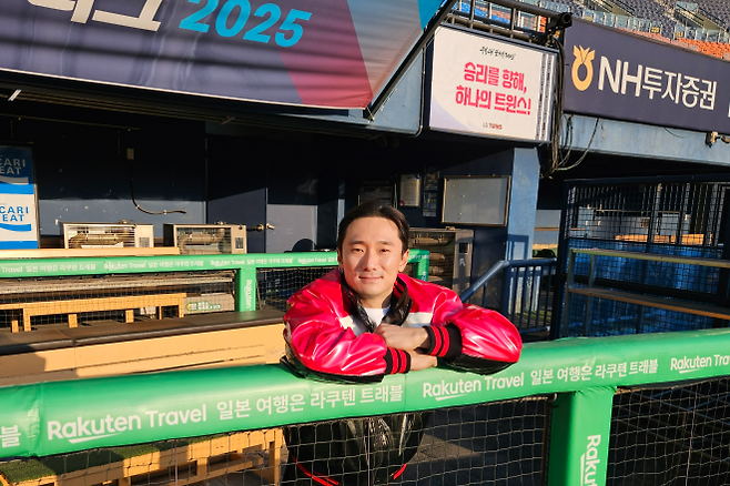 LG 트윈스 신민재가 19일 서울 잠실야구장에서 진행한 서울신문과의 인터뷰에서 우승 소감을 밝히고 있다. 서진솔 기자