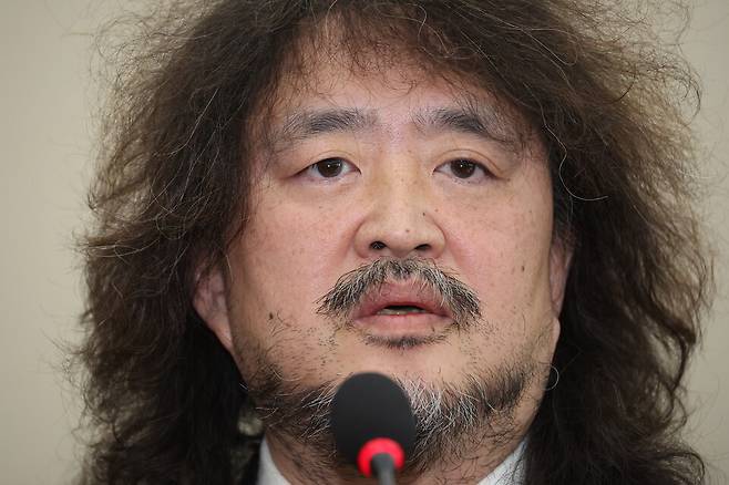 지난해 12월13일 국회에서 열린 과학기술정보방송통신위원회 전체회의에 방송인 김어준씨가 출석한 모습이다. ⓒ 연합뉴스