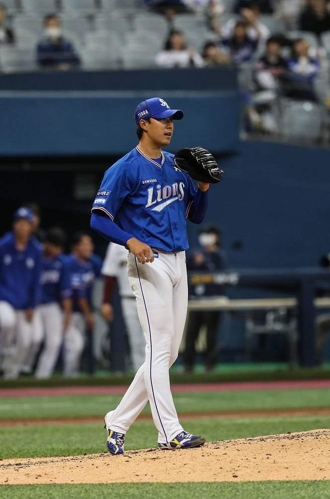 2016년 삼성의 1차 지명을 받아 태극마크까지 달았던 최충연이 2차 드래프트를 통해 롯데 유니폼을 입었다. 최충연에게 찾아온 사실상의 마지막 기회다. 삼성 시절 최충연. 사진제공ㅣ삼성 라이온즈