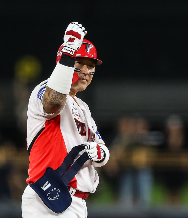 2026시즌 FA 시장에 나온 최형우는 원 소속팀 KIA 잔류가 유력하다는 관측이었지만, 최근 들어 기류가 바뀌면서 이적 가능성도 대두되고 있다. 사진제공ㅣKIA 타이거즈