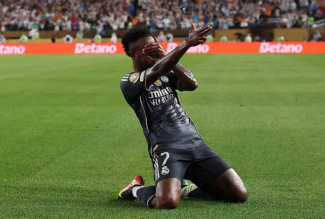 레알 마드리드 비니시우스가 클럽월드컵 레드불 잘츠부르크전에서 골을 넣은 뒤 세리머니하고 있다. Getty Images코리아