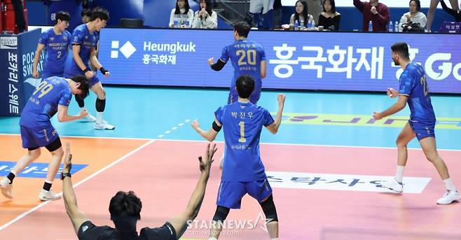 [B하인드★] 아라우조, 삼바 리듬 타고 28점 원맨쇼! 장충의 아들로 우뚝!