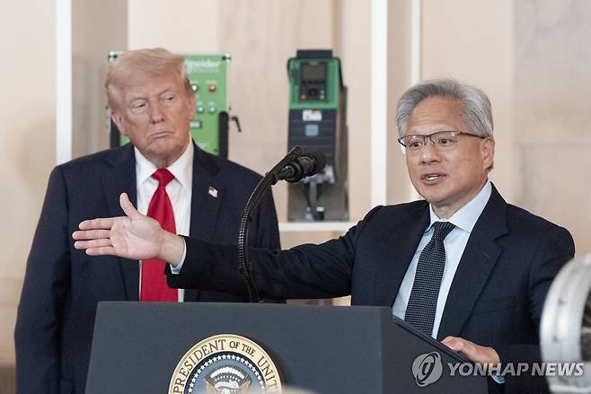 트럼프 미국 대통령과 젠슨 황 엔비디아 CEO [UPI 연합뉴스 자료사진. 재판매 및 DB 금지]