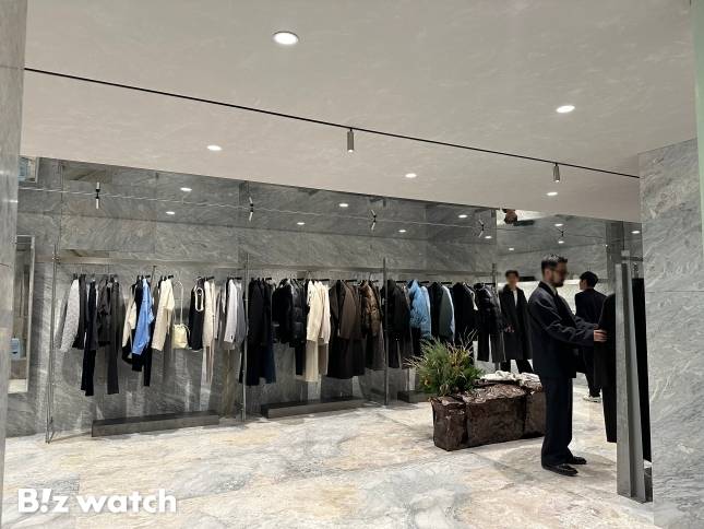 지이크 서촌 하우스 3층에 전시된 '서촌 라인' 컬렉션. / 사진=정혜인 기자 hij@