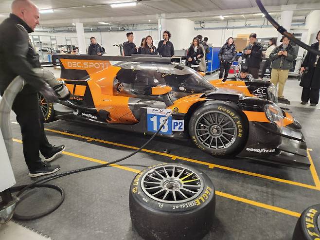 ‘제네시스 마그마 레이싱(GMR) 워크샵’에서 피트스톱 시범이 진행되고 있다. (사진=이데일리 이배운 기자)