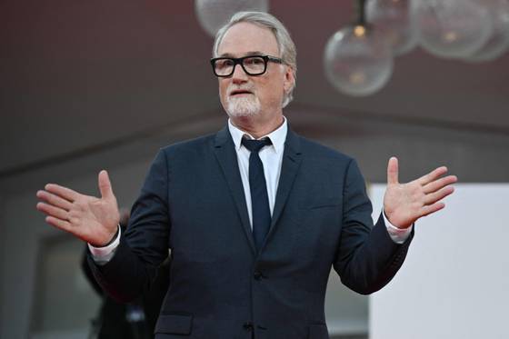 (FILES) US director David Fincher poses during the red carpet of the movie "The Killer" presented in competion at the 80th Venice Film Festival on September 3, 2023 at Venice Lido. The movie "The Killer" will be released on platform Netflix on November 10, 2023. (Photo by Tiziana FABI / AFP)  〈저작권자(c) 연합뉴스, 무단 전재-재배포 금지〉