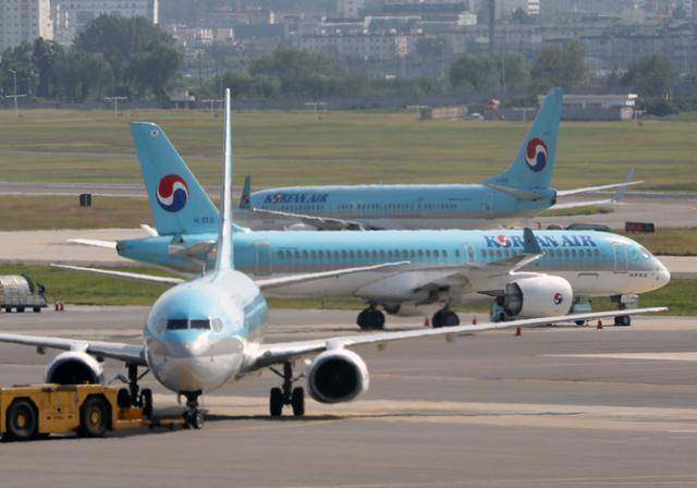 서울 강서구 김포공항에 계류 중인 대한항공 항공기. 뉴스1