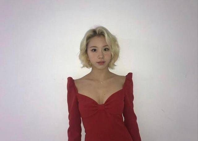 그룹 트와이스 멤버 채영이 미주신경성 실신 진단을 받아 활동을 중단한다. 트와이스 SNS