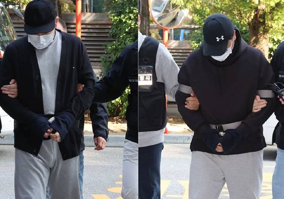 인천 아파트 지하 주차장에서 유명 유튜버를 납치하고 살해하려 한 남성 2명이 지난달 29일 인천 미추홀구 인천지방법원에서 열린 구속 전 피의자 심문(영장실질심사)에 출석하고 있다. [사진=연합뉴스]